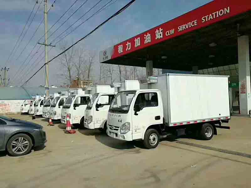 程力專(zhuān)業(yè)廠8臺(tái)冷藏車(chē)齊發(fā)